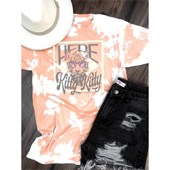 Creamsicle Tie Dye Tiger Sunglasses Here Kitty Graphic Tee T-Shirt - Picture 1 of 5